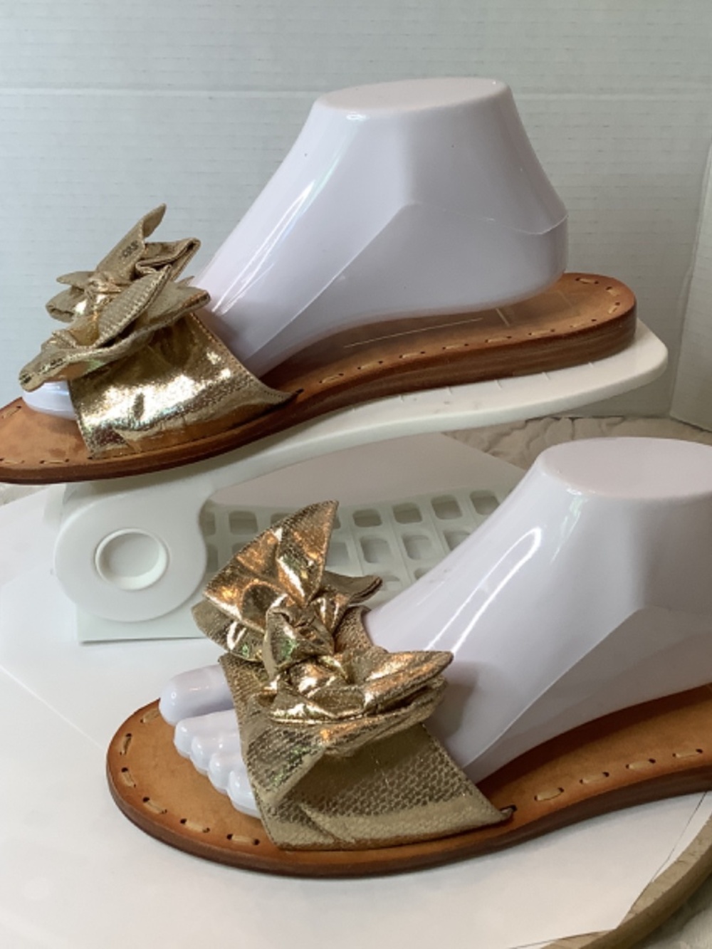 EUC Dolce Vita Gold Bow Sandal slip on flats - Picture 3 of 10